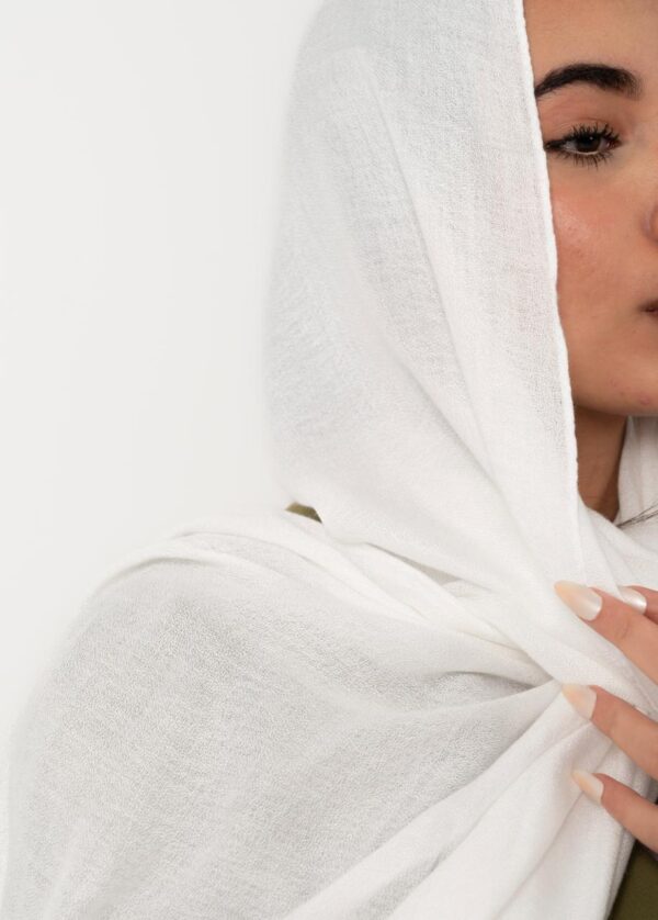 White Elegance - Image 2
